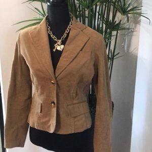 Beautiful blazer goes great with denim wear.